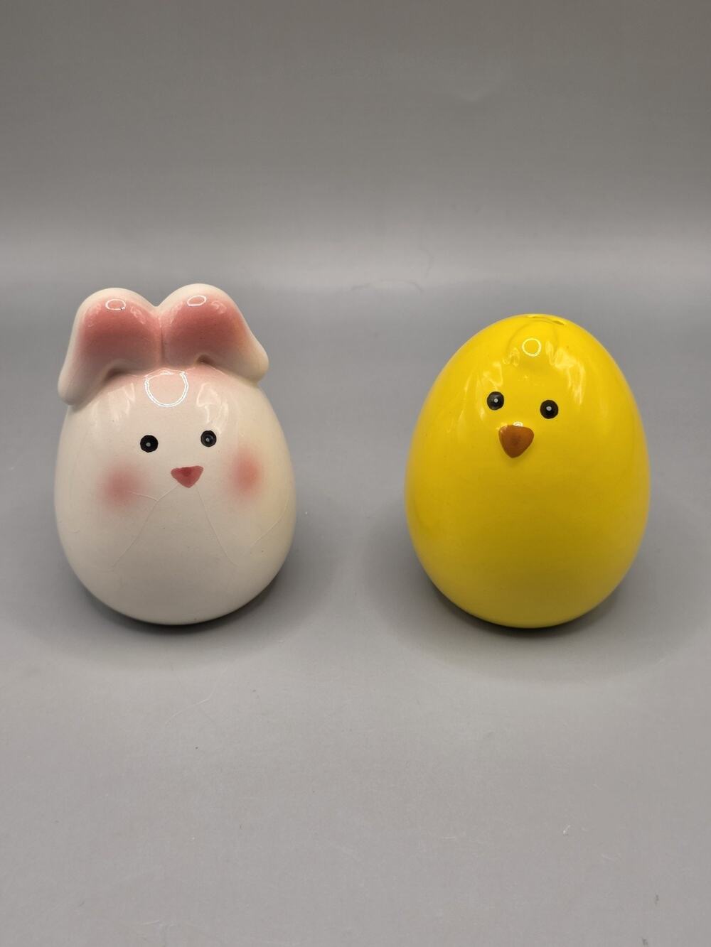 Vintage Easter Salt & Pepper Shakers Egg Shaped Ceramic Bunny Rabbit Yellow...